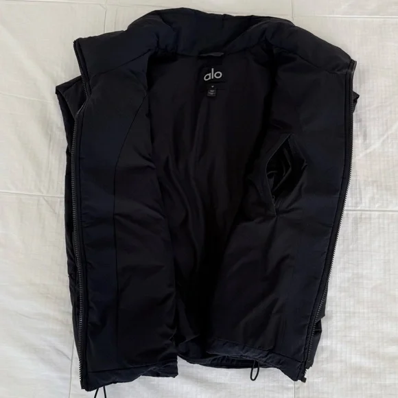 ALO yoga Incline Puffer Vest - Picture 9 of 15